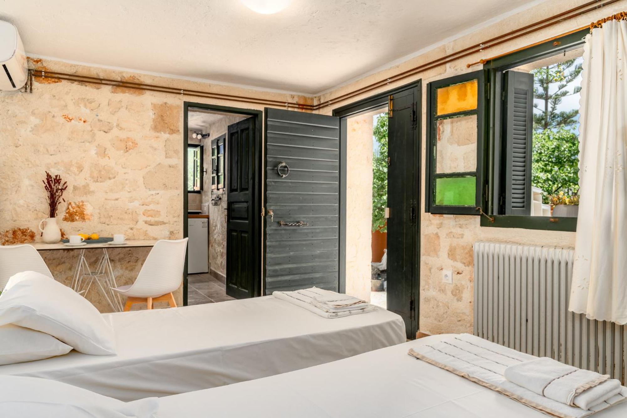 Orama Stone Apartments - Authentic Hospitality In A Historical Location, By Zantewize חדר תמונה